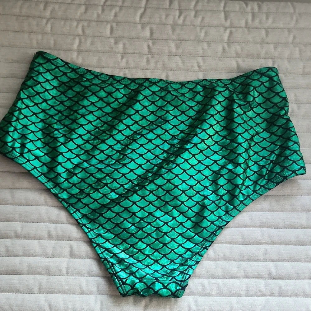 Hot Topic X Disney Green and Purple Mermaid Scale High-Waisted Bikini Bottoms - Picture 4 of 5